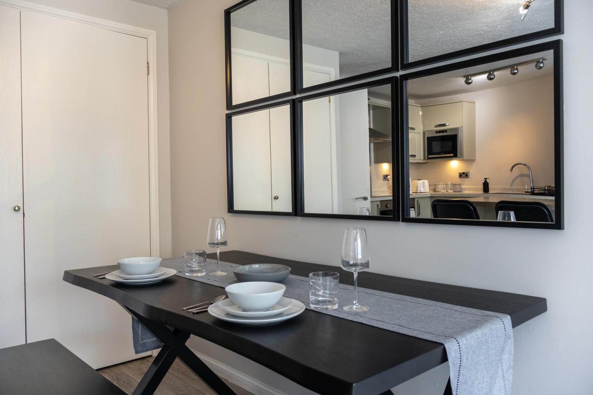 Modern 2 Bed Apartment Near Gatwick Crawley  Esterno foto