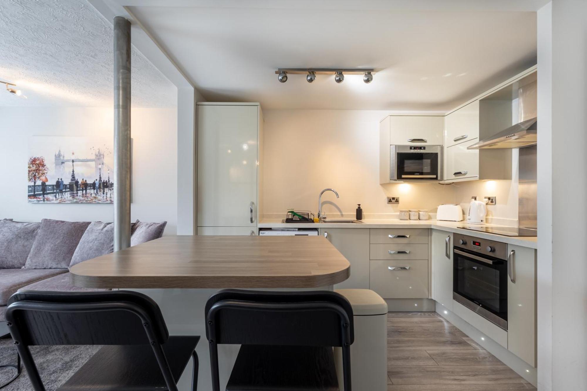 Modern 2 Bed Apartment Near Gatwick Crawley  Esterno foto