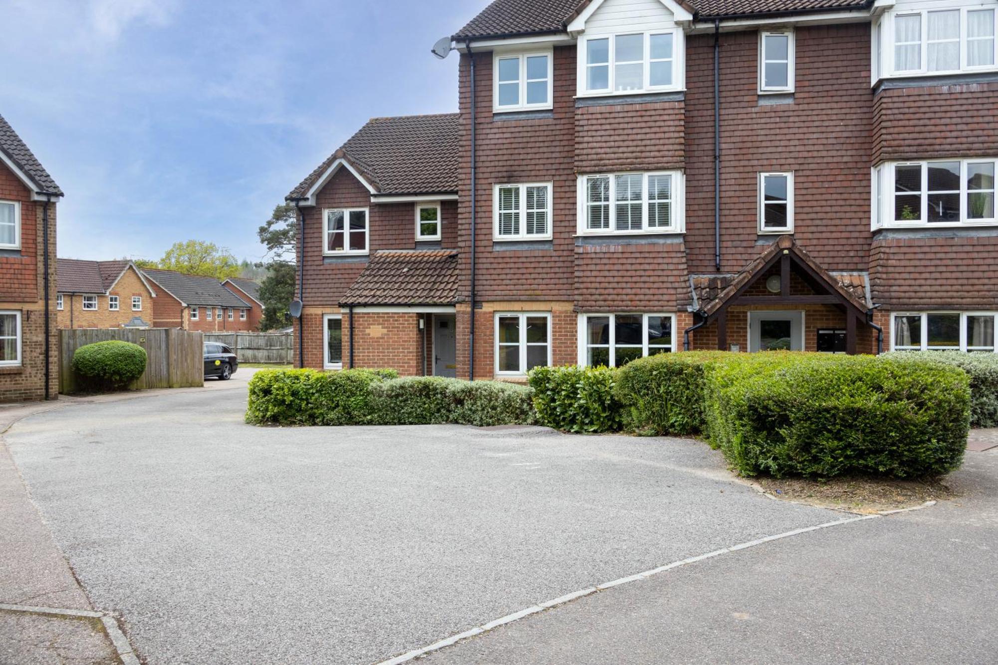 Modern 2 Bed Apartment Near Gatwick Crawley  Esterno foto