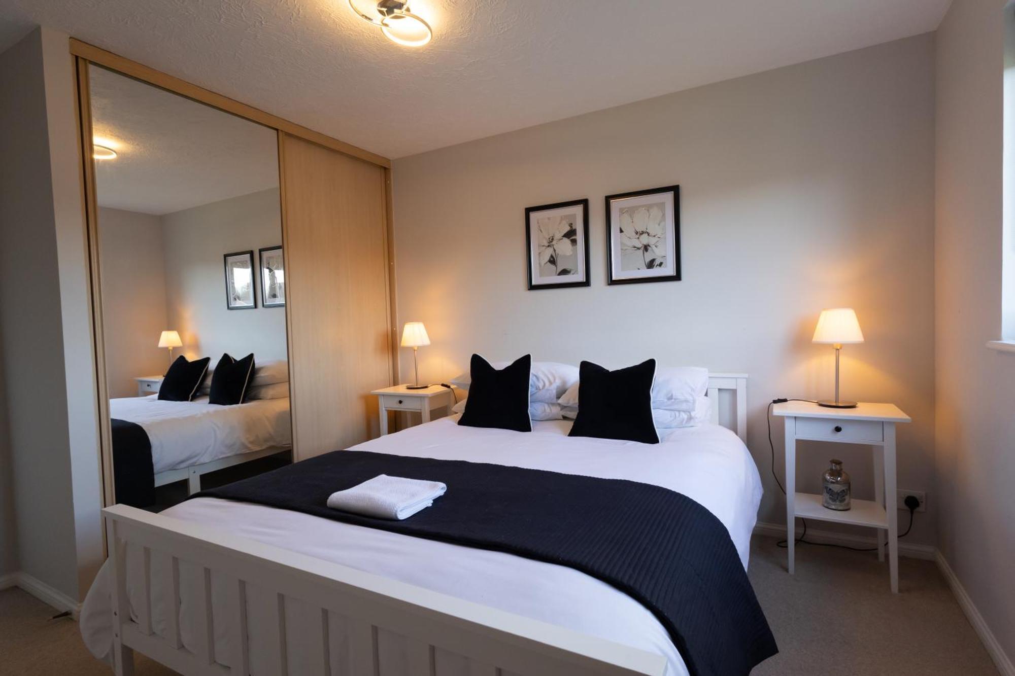 Modern 2 Bed Apartment Near Gatwick Crawley  Esterno foto